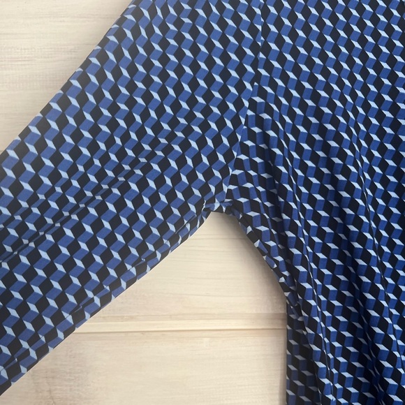 LAUNDRY BY DESIGN Wrap Dress SIZE Medium Blue Geo Pattern Knee Length Work - Picture 2 of 10